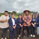 Bupati Samosir, Bapak Vandiko Gultom,ST, foto bersama dengan Mahasiswa Progam Studi Agribisnis Fakultas Pertanian Universitas HKBP Nommensen Medan